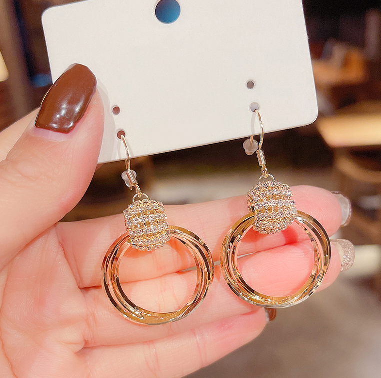 Cercei Daciana™ o bijuterie pentru un stil elegant!